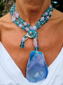 Long necklace of agates, amethysts and Czech crystals